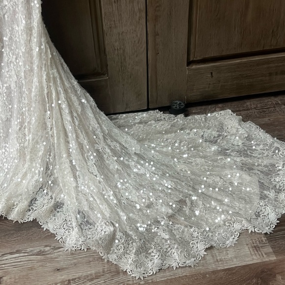 BERTA Bride Wedding Gown - Picture 9 of 17